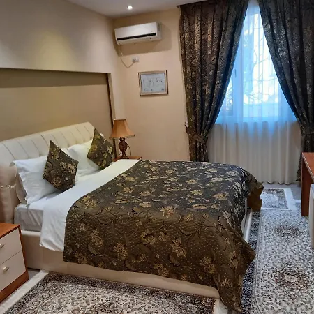 Tako - Hotell Tirana